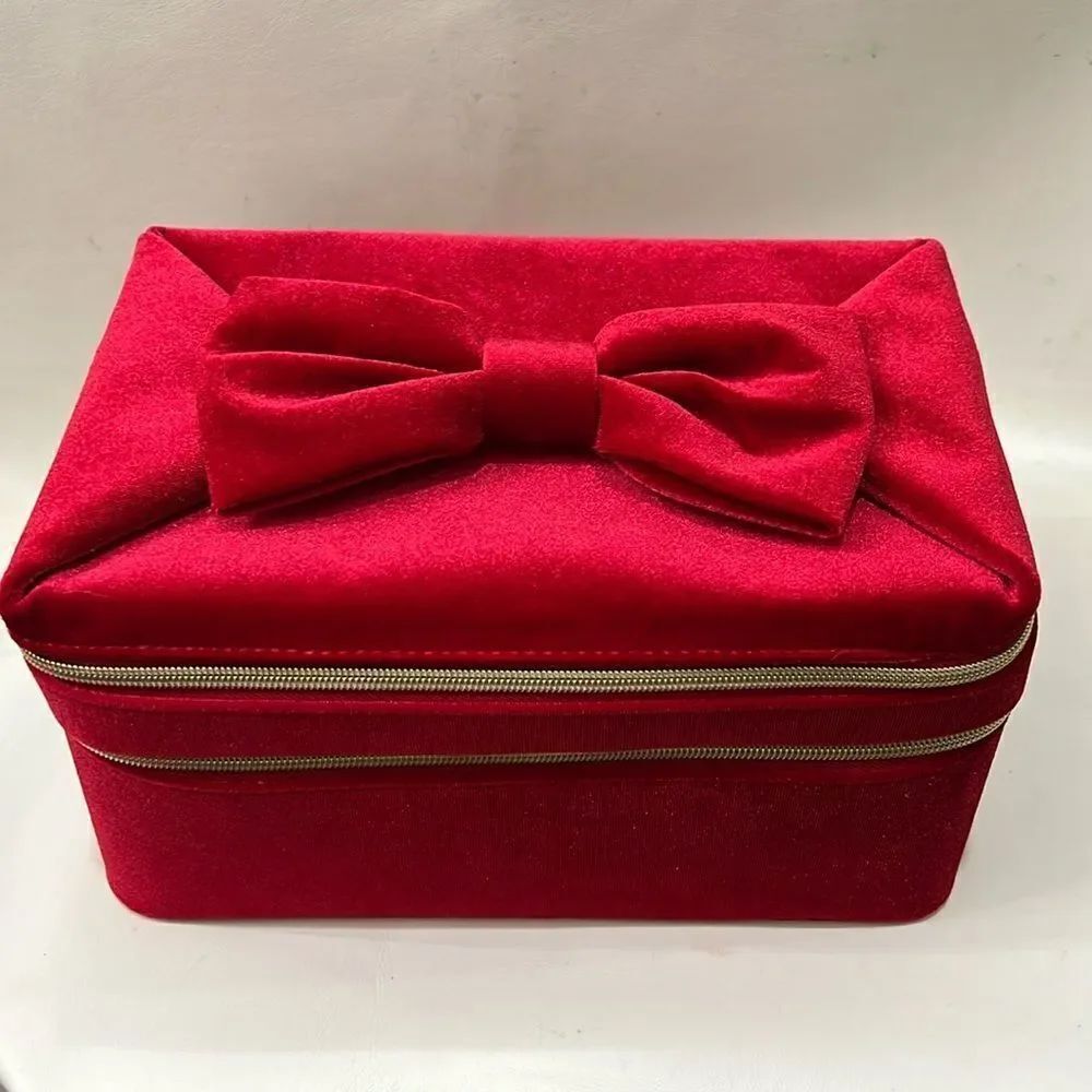 Estée Lauder Red Velvet Makeup Train Case Bow Handle 11 X 7 In 5 1/2 In Tall